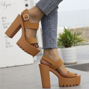 BRECKELLES PLASFORM OPEN TOE BLOCK HEEL SANDAL